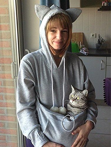 2.	Pullover mit weicher Tasche, in der die Katze liegen kann