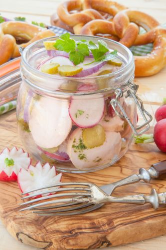 Weißwurstsalat im Glas