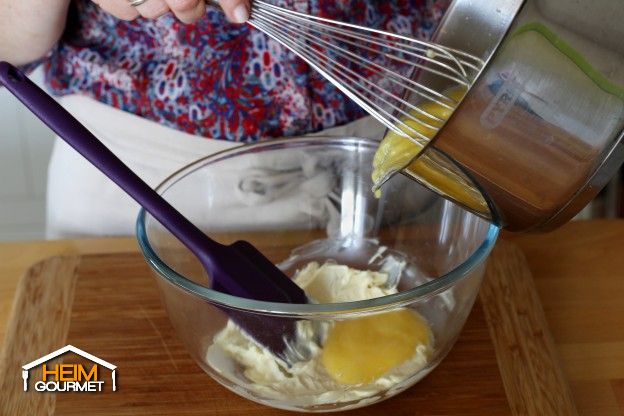 Die Creme vermischen