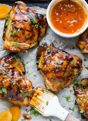 Gegrilltes Huhn mit Marillenmarinade