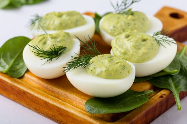 Gefüllte Eier mit Avocado