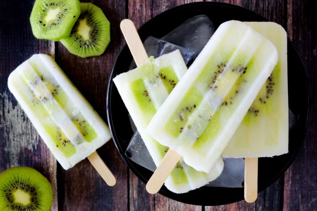 Kiwi-Eis am Stiel