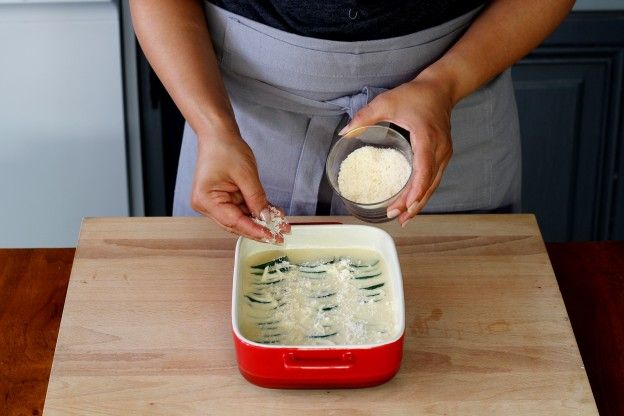 Mit Käse bestreuen