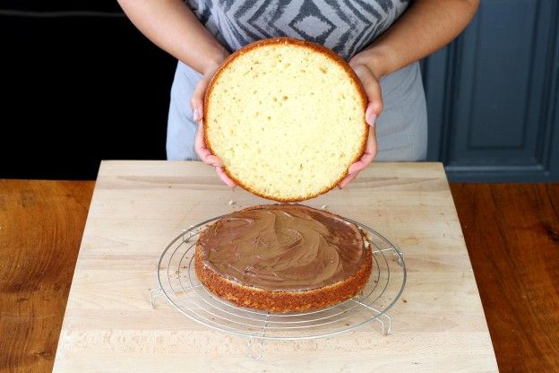 Kuchenhälften zusammensetzen