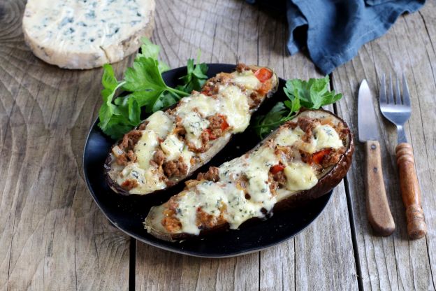 Gebackene Aubergine mit Hackfleisch und Fourme d'Ambert