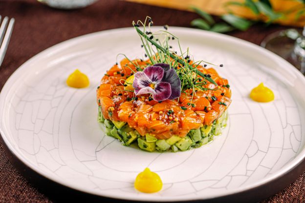 Lachs auf Avocadocreme