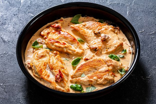 Hähnchen in cremiger Tomatensauce