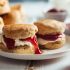 Königliche Scone um The Crown zu genießen