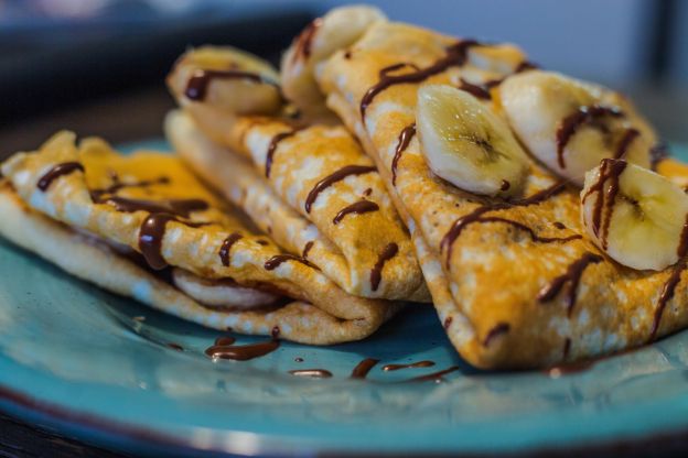 Pfannkuchen mit Banane und Schokoladensoße