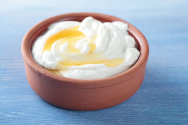 Feuchtigkeit: Joghurt-Zucker- Peeling