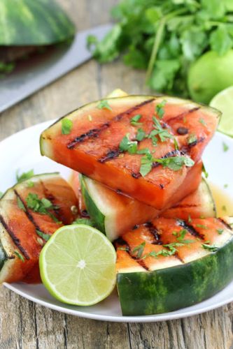 Gegrillte Wassermelone mit Koriander und Limette