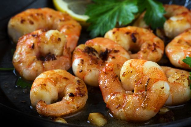 Gebratene Shrimps mit Knoblauch