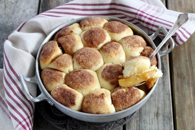 Fluffig weiche Hefebällchen mit frischen Äpfeln und Zimt