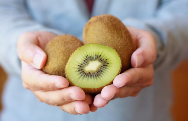 Kiwi, Apfelsaft und Brot