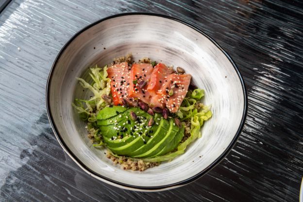 2000er: Quinoa-Bowl mit Lachs