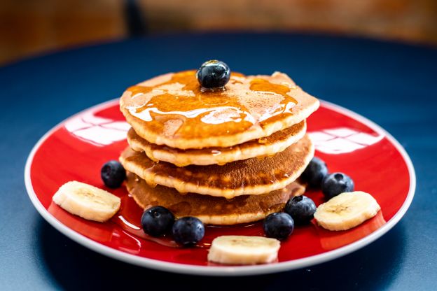 Pancakes mit Ahornsirup