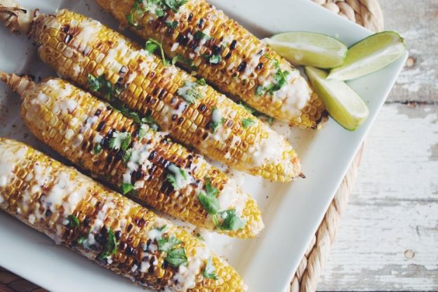 Gegrillter Mais mit Kokosnuss-Limetten-Creme