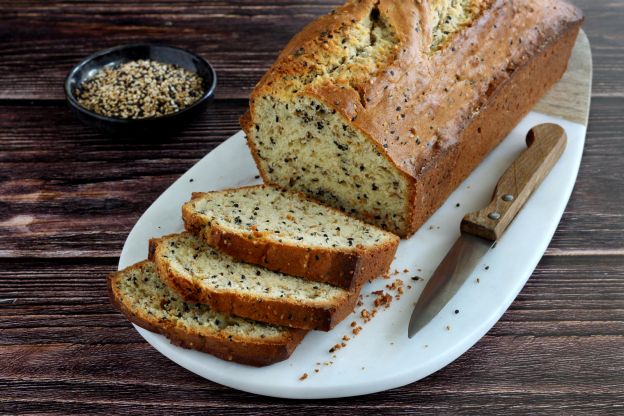 Saftiger Cake mit Sesam
