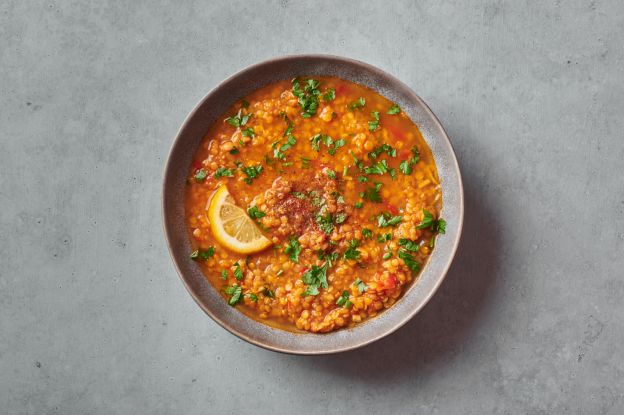 Mediterrane Tomaten-Linsensuppe