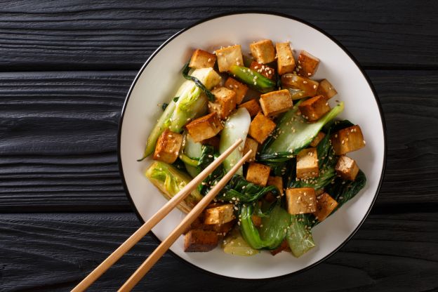 Pak Choi mit Tofu und Sesamsoße
