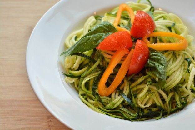 Spaghetti mit Kirschtomaten und Zucchini