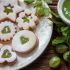 Linzer Kekse mit Stachelbeermarmelade