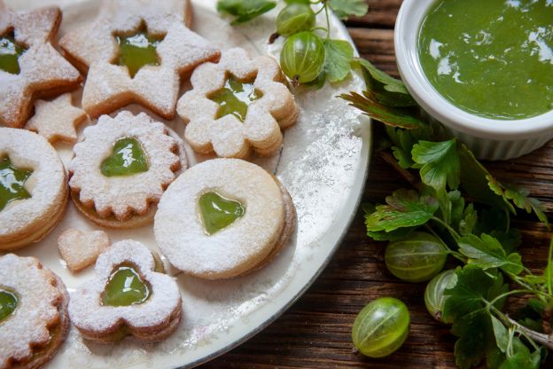 Linzer Kekse mit Stachelbeermarmelade