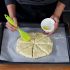 Mit Butter bestreichen