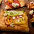 Tomaten-Feta-Tarte mit Blätterteig & Thymian