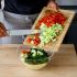 Tomate und Gurke unterheben