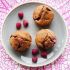 Muffins mit Himbeeren und weißer Schokolade