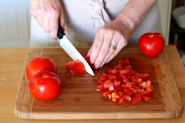 Tomaten würfeln