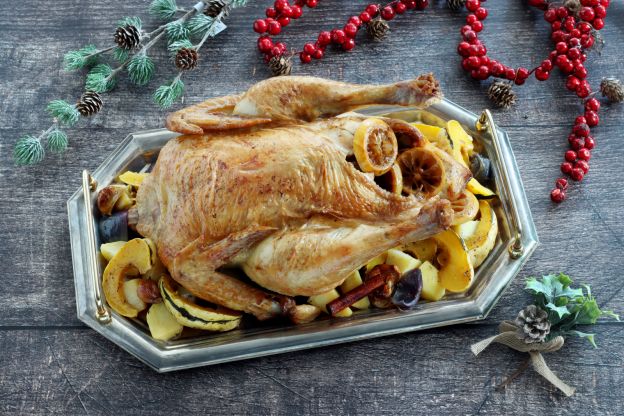 Kapaunbraten auf Honiggemüse