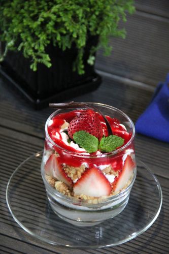 Erdbeer Crumble im Glas