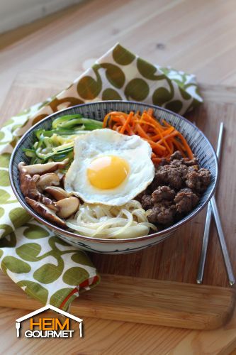 Koreanisches Superfood: Bibimbap mit Reis, Hackfleisch und Gemüse