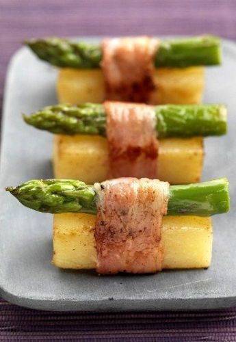 Spargel-Sushi mit Speck