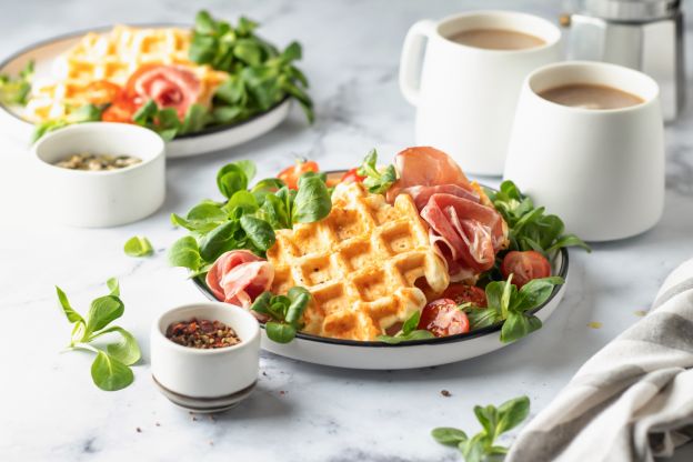 Käsewaffeln mit Feldsalat