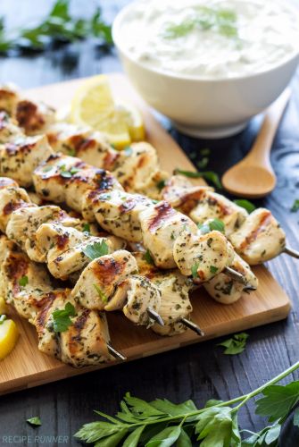 Griechische Zitronenhuhn-Spiesse mit Tzatziki Sauce