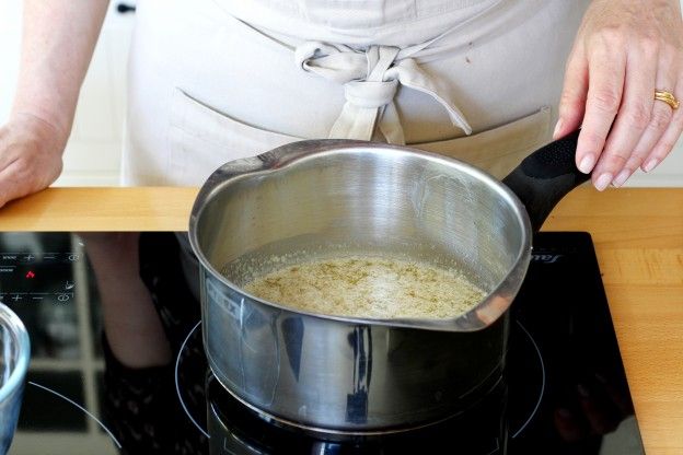 Erhitzen, bis die Butter keine Geräusche mehr macht