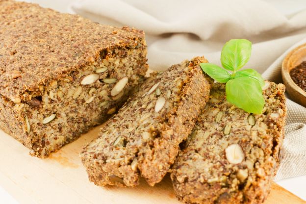 Low-Carb-Nussbrot mit Leinsamen und Mandeln