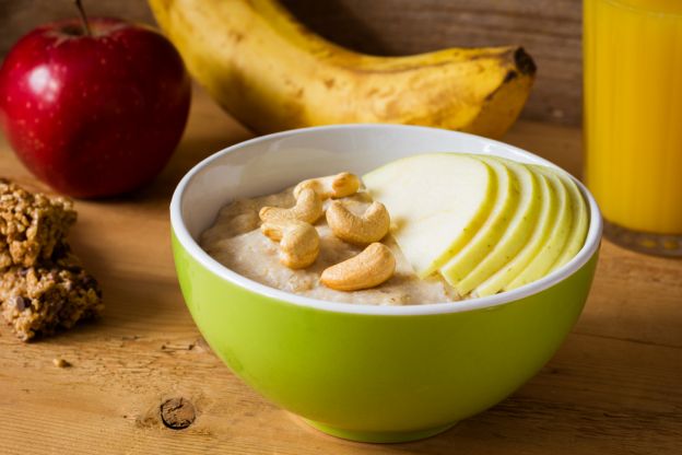 Apfel-Porridge mit Cashewkernen