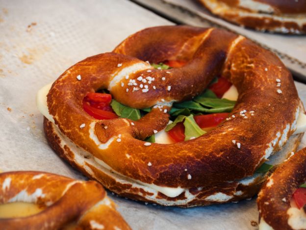 Belegte Laugenbretzel