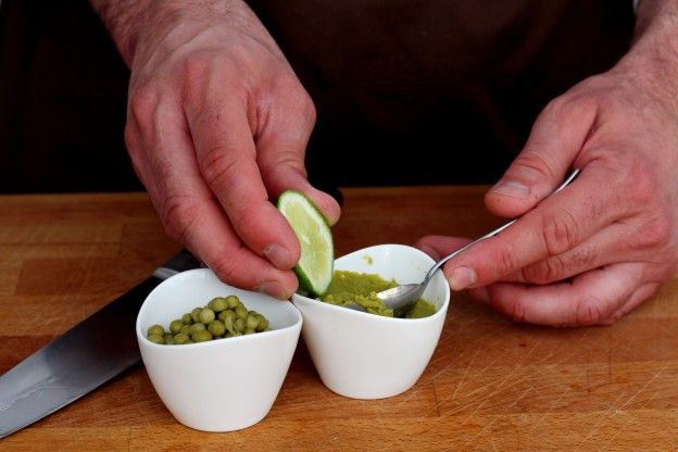 Hummus aus Erbsen herstellen