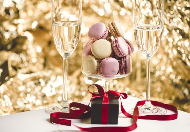 Champagner und Macarons