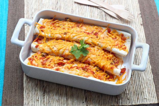 Zeit für Comfort-Food: Überbackene Enchiladas mit Hühnerfleisch-Paprika ...