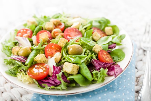 Feldsalat mit Croutons