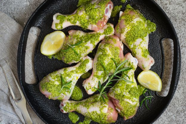 Hähnchenschenkel mit Pesto