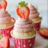 Glutenfreie Vanille-erdbeer-cupcakes
