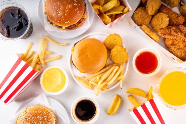 9. Meide stark verarbeitete Lebensmittel und Fast Food