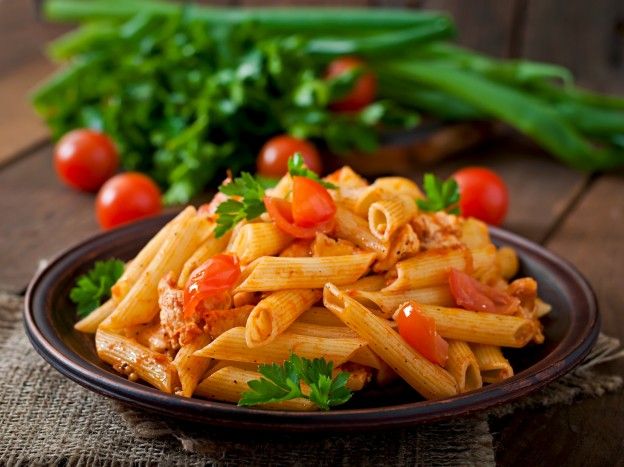 Penne mit Hühnchen und Tomaten